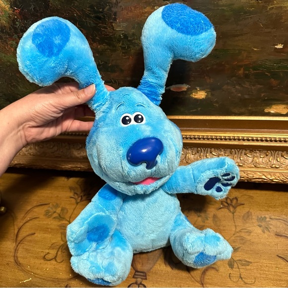 Blue's Clues & You! Peek-A-Blue Interactive 10" Plush Barks Plays Peek A Boo - Picture 5 of 7